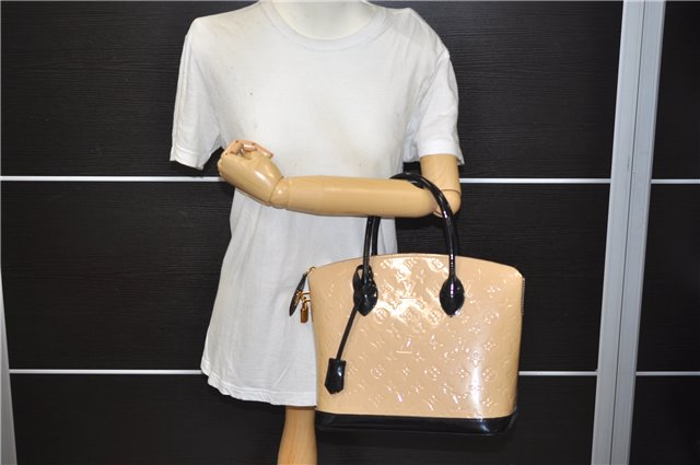 Authentic Louis Vuitton Vernis Lockit PM Hand Bag Purse Beige M90251 LV 5410E