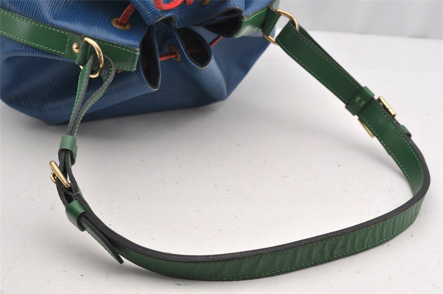 Auth Louis Vuitton Epi Noe Tricolor Red Blue Green M44084 Drawstring Bag 5414I