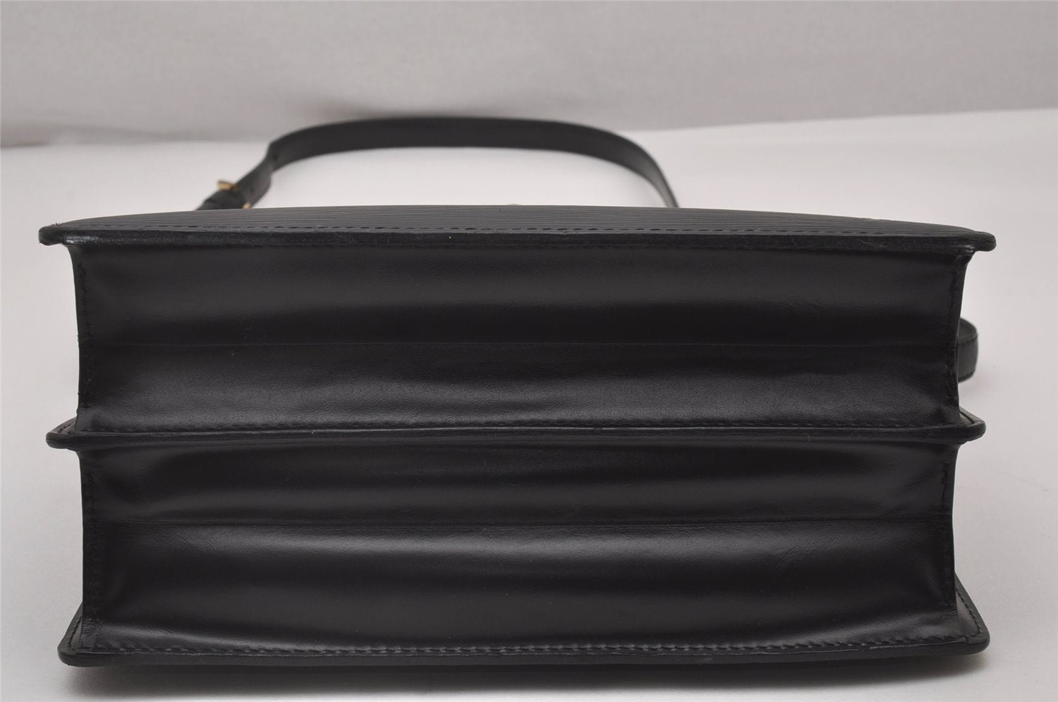 Authentic Louis Vuitton Epi Capucines Shoulder Cross Bag Black M52342 LV 5415I