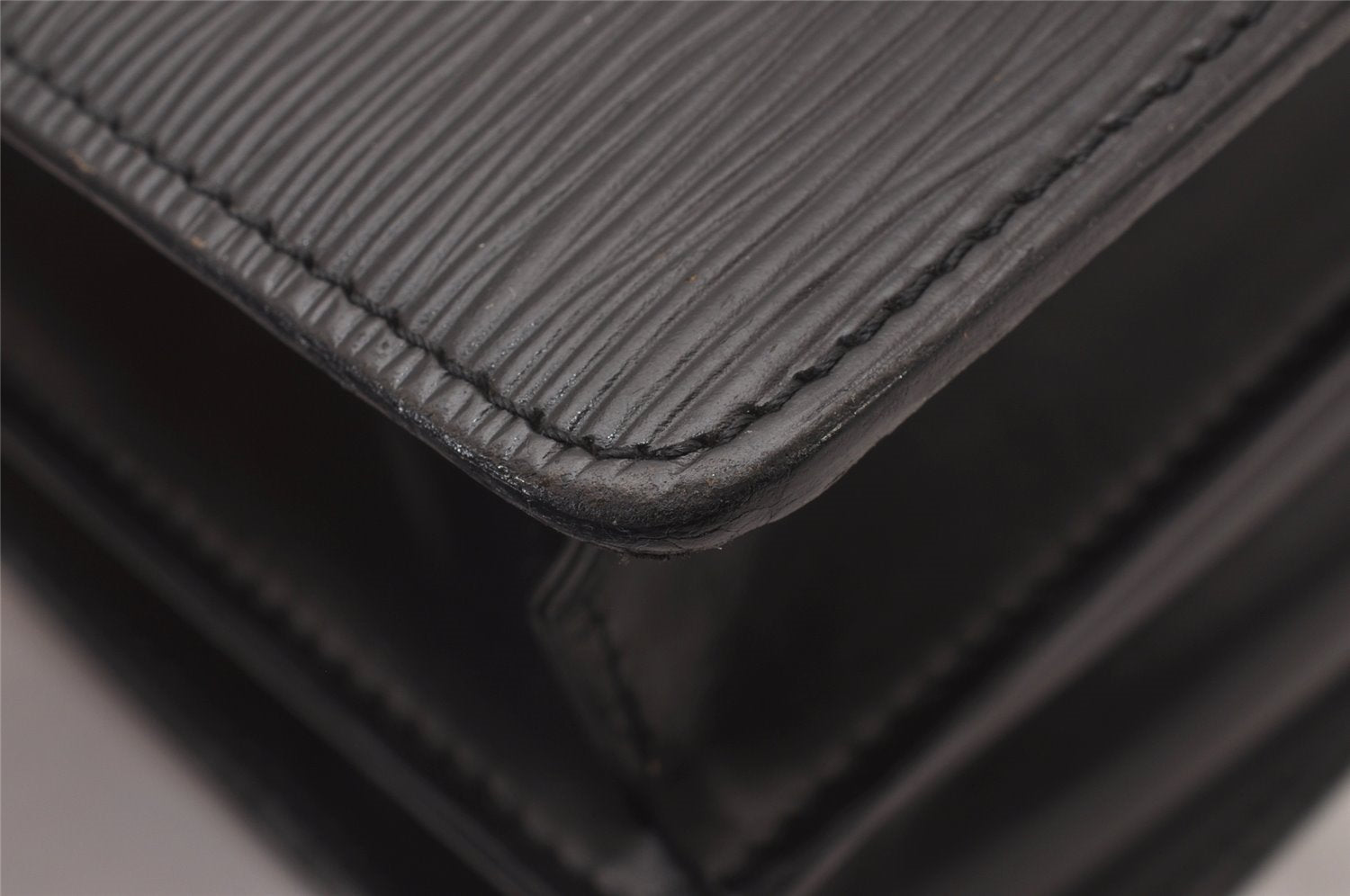 Authentic Louis Vuitton Epi Capucines Shoulder Cross Bag Black M52342 LV 5415I