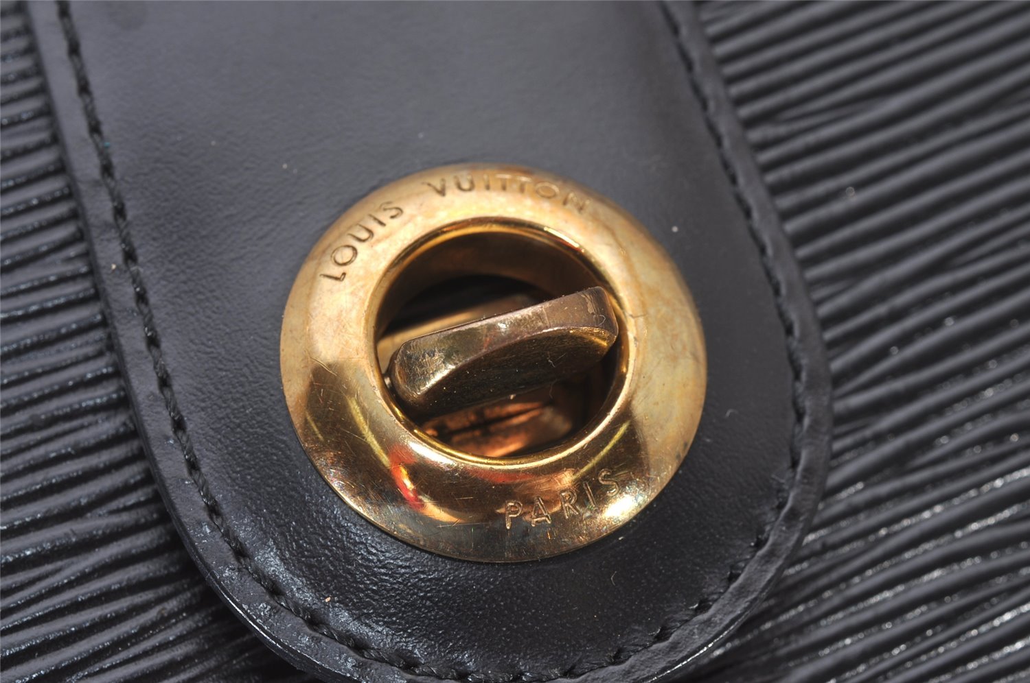 Authentic Louis Vuitton Epi Capucines Shoulder Cross Bag Black M52342 LV 5415I