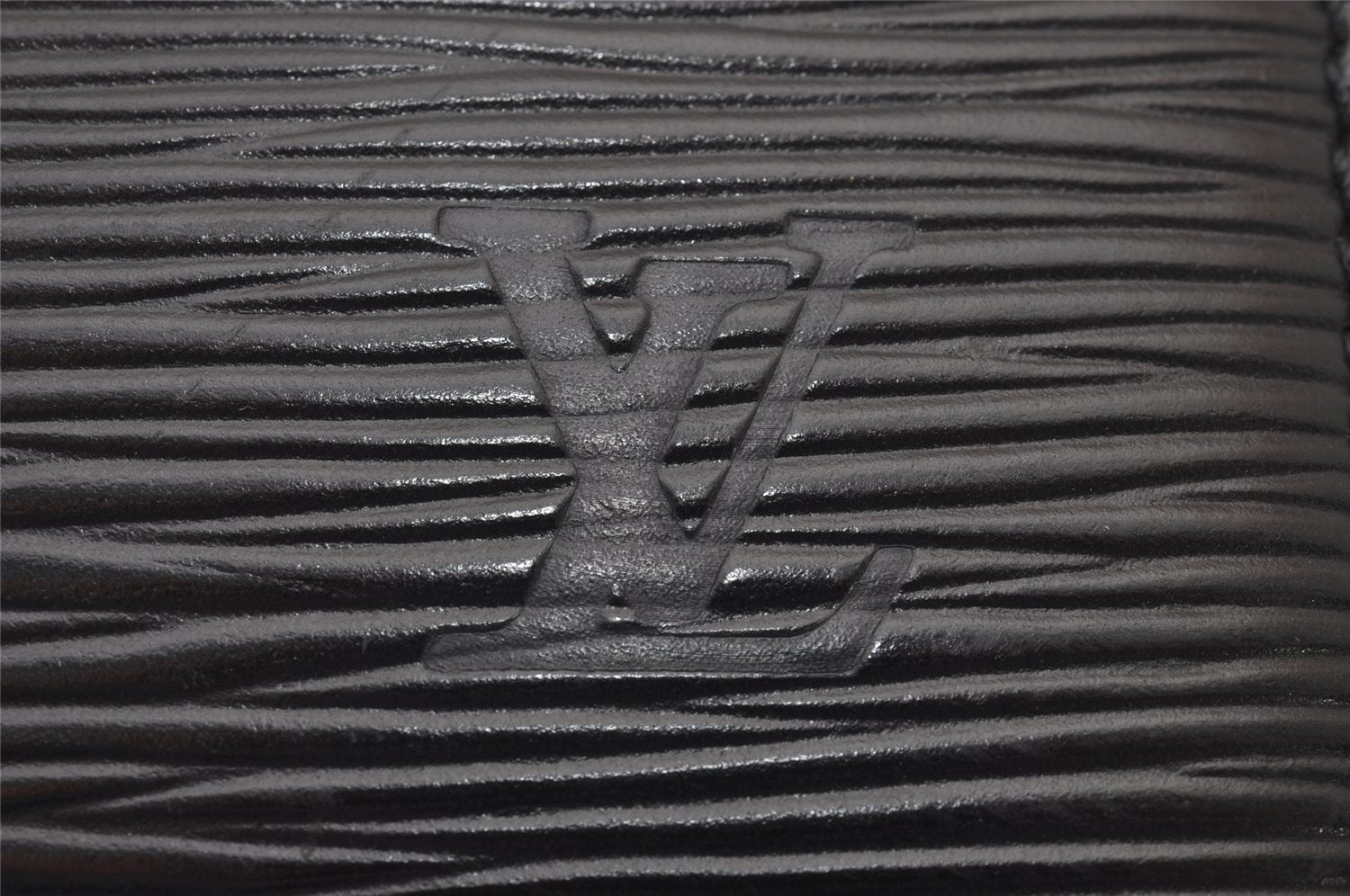 Authentic Louis Vuitton Epi Capucines Shoulder Cross Bag Black M52342 LV 5415I