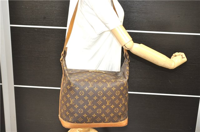 Auth LOUIS VUITTON Monogram Amfar Three Vanity Star Shoulder Bag M47275 LV 5426C
