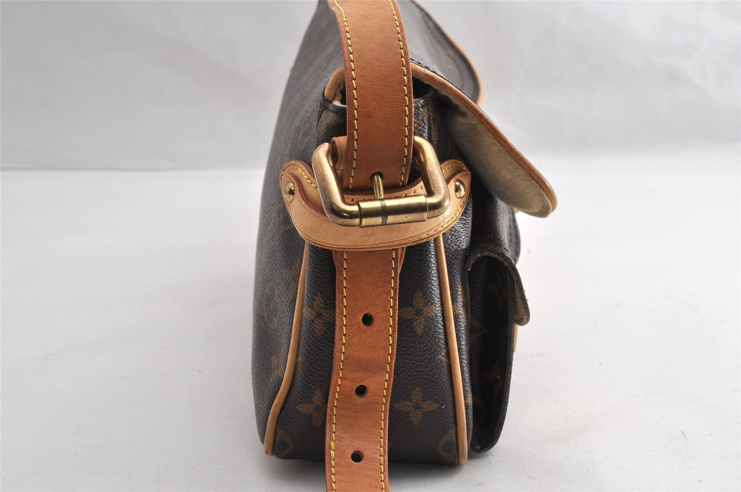 Authentic Louis Vuitton Monogram Hudson PM Shoulder Bag Purse M40027 LV 5427I