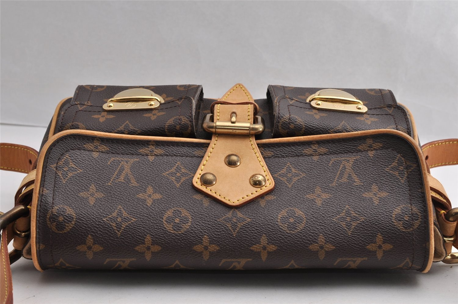 Authentic Louis Vuitton Monogram Hudson PM Shoulder Bag Purse M40027 LV 5427I