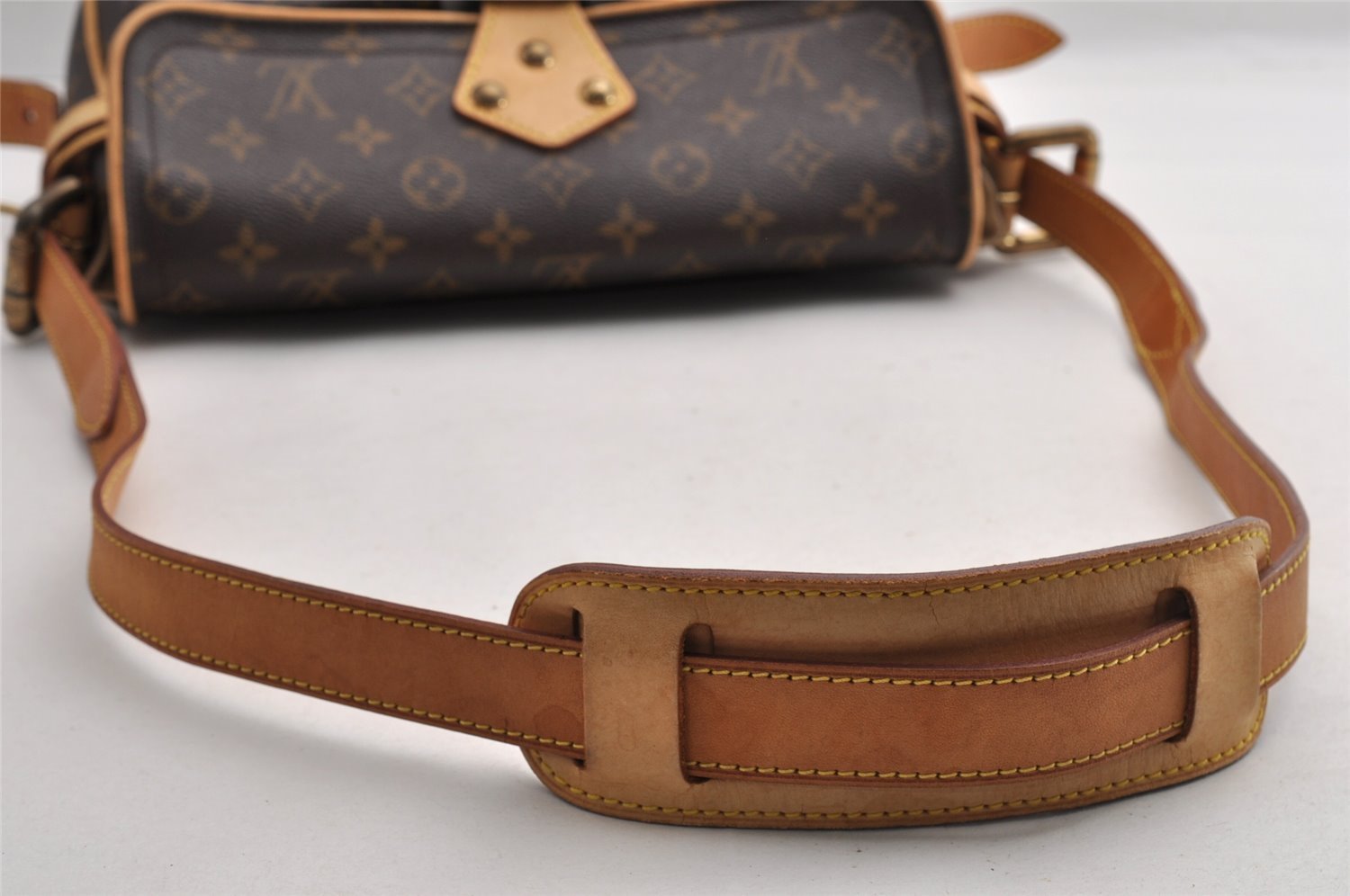 Authentic Louis Vuitton Monogram Hudson PM Shoulder Bag Purse M40027 LV 5427I