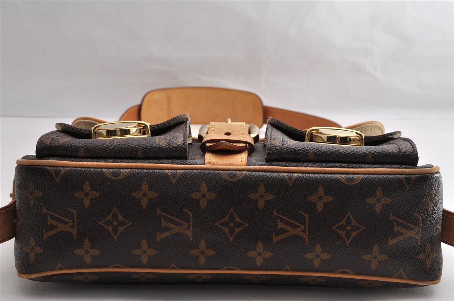 Authentic Louis Vuitton Monogram Hudson PM Shoulder Bag Purse M40027 LV 5427I