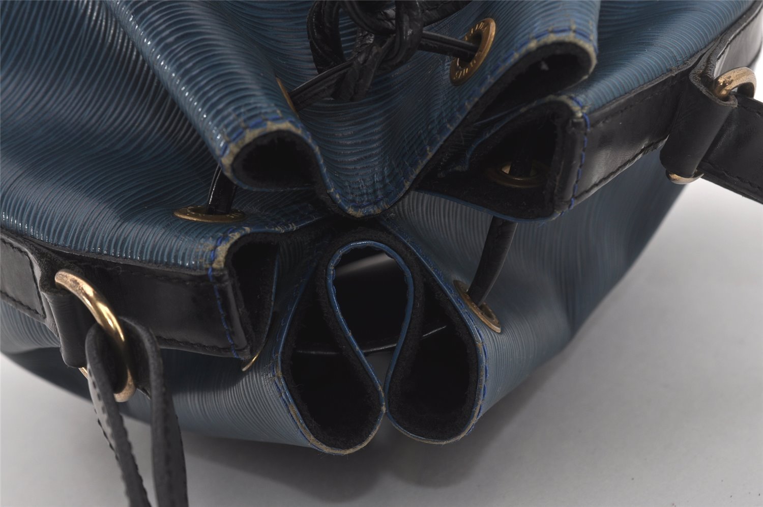 Authentic Louis Vuitton Epi Petit Noe Bi-color Blue x Black Drawstring Bag 5434I