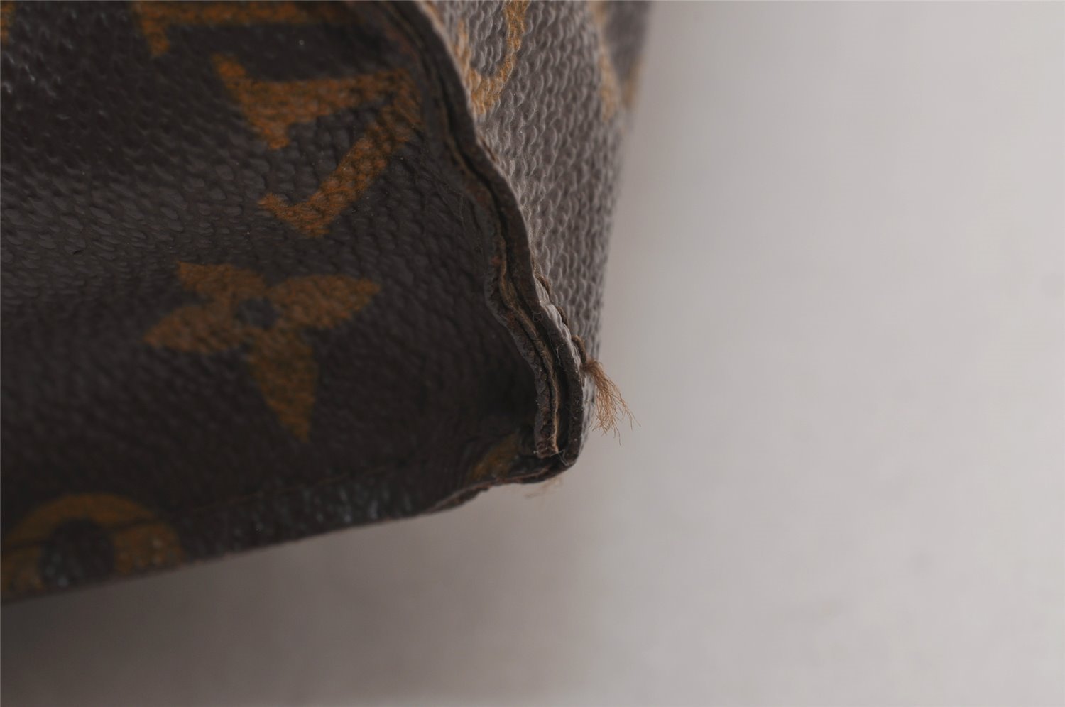 Auth Louis Vuitton Monogram Poche Toilette 26 Cosmetics Pouch Old Model LV 5437I