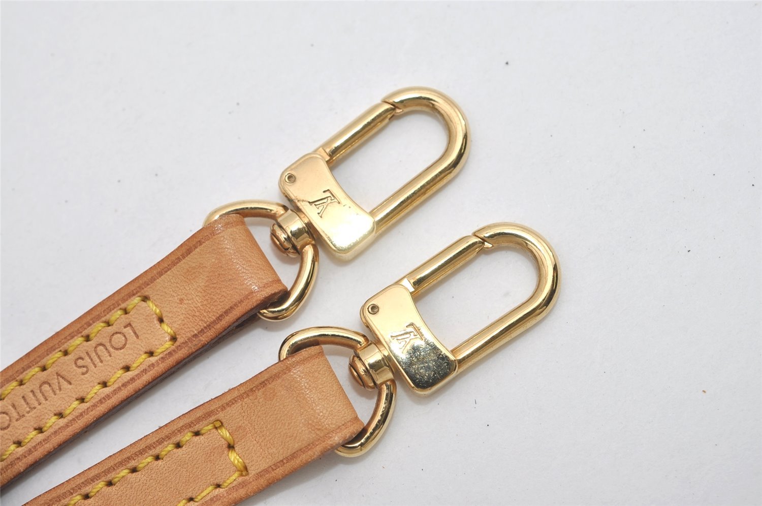 Authentic Louis Vuitton Leather Shoulder Strap Beige 47.6