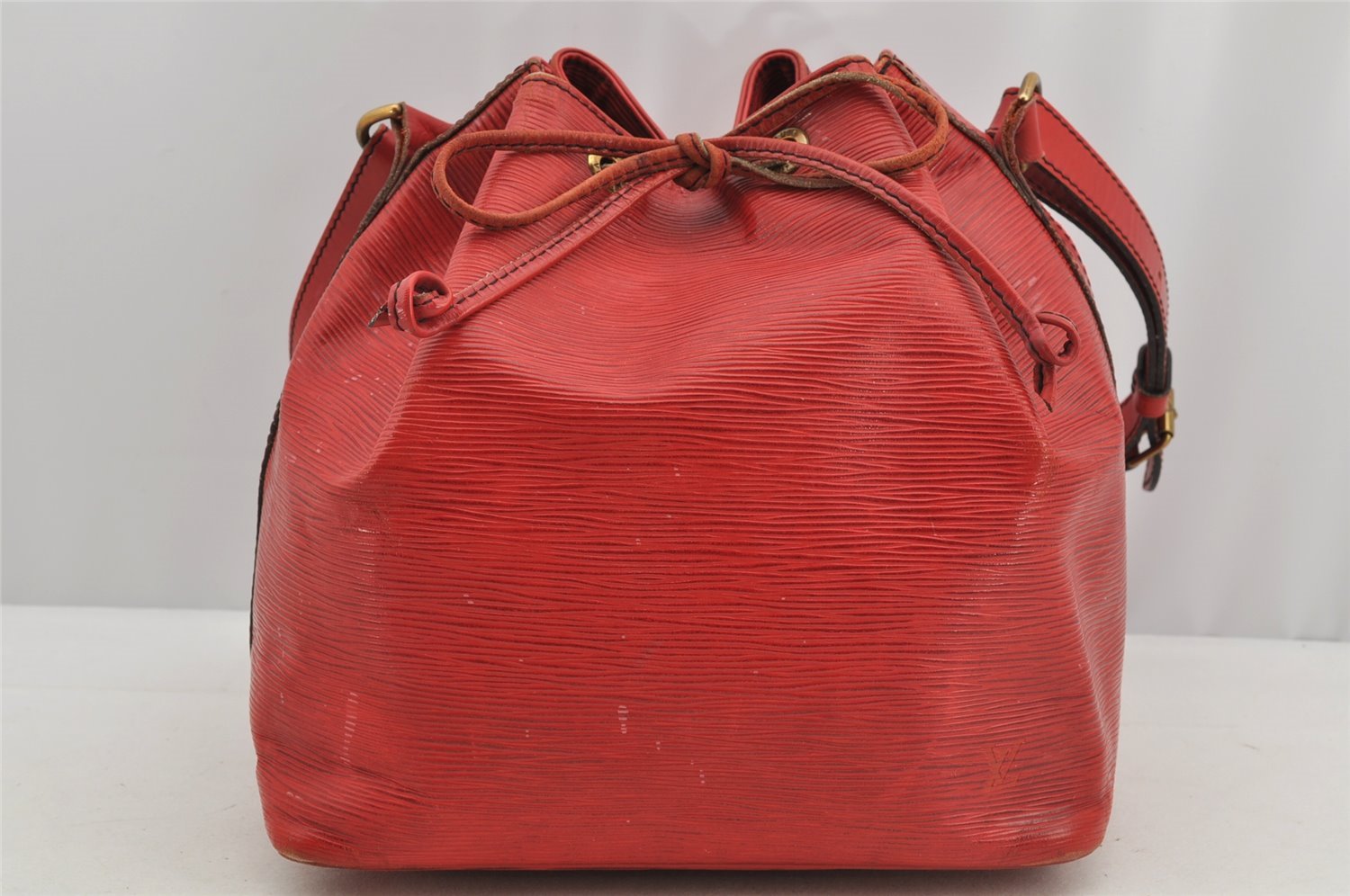 Authentic Louis Vuitton Epi Petit Noe Shoulder Drawstring Bag M44107 Red 5453I