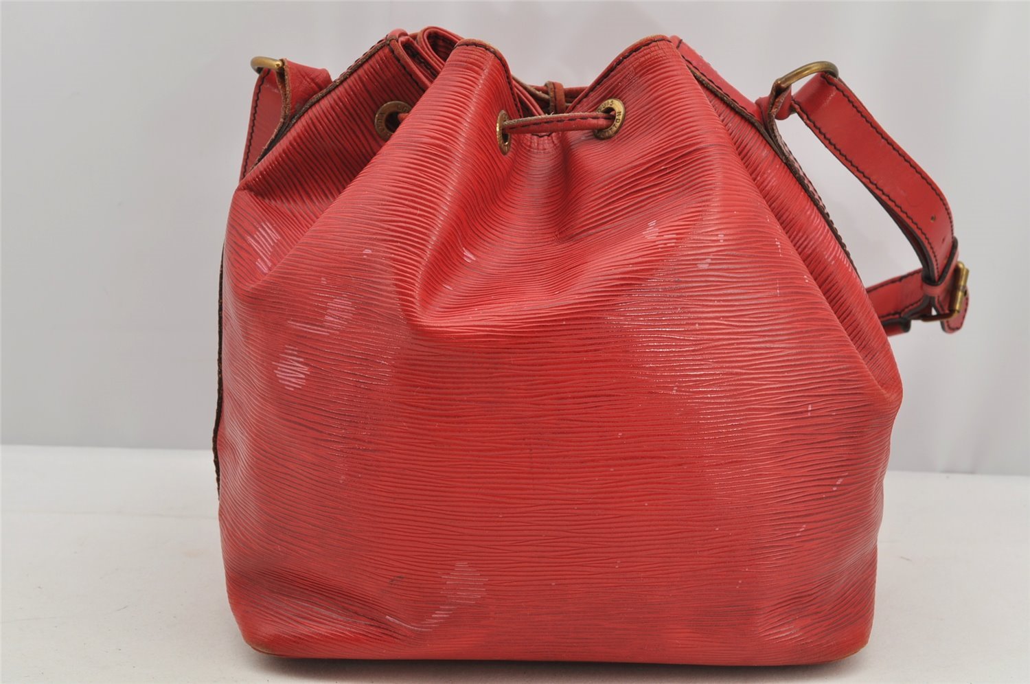 Authentic Louis Vuitton Epi Petit Noe Shoulder Drawstring Bag M44107 Red 5453I