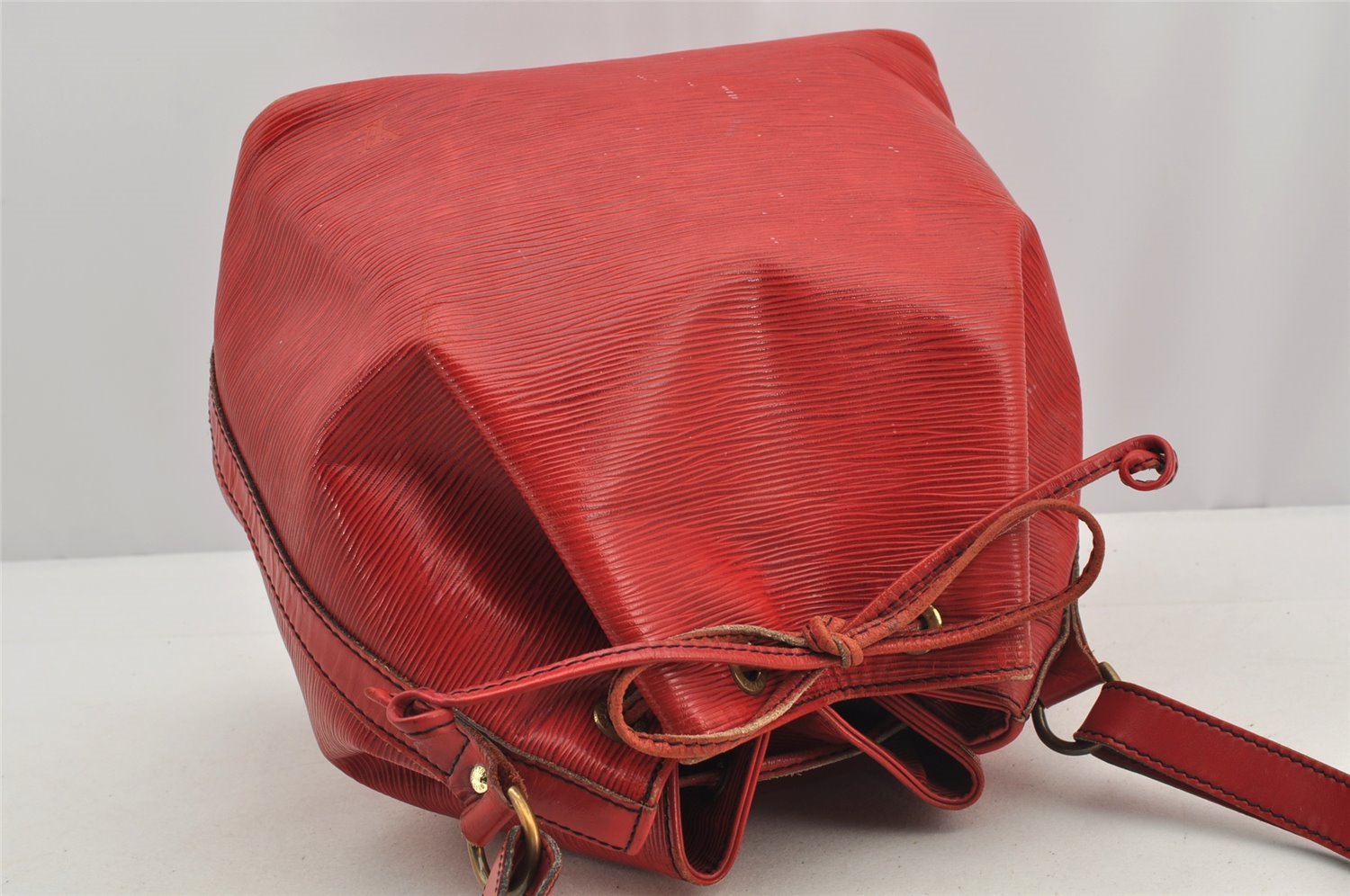 Authentic Louis Vuitton Epi Petit Noe Shoulder Drawstring Bag M44107 Red 5453I