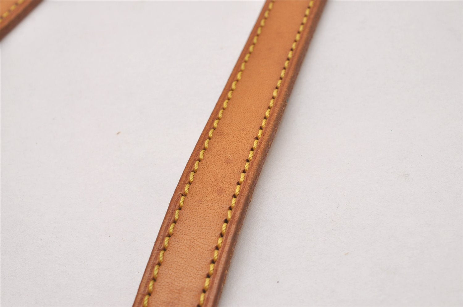 Authentic Louis Vuitton Leather Shoulder Strap Beige 46.1