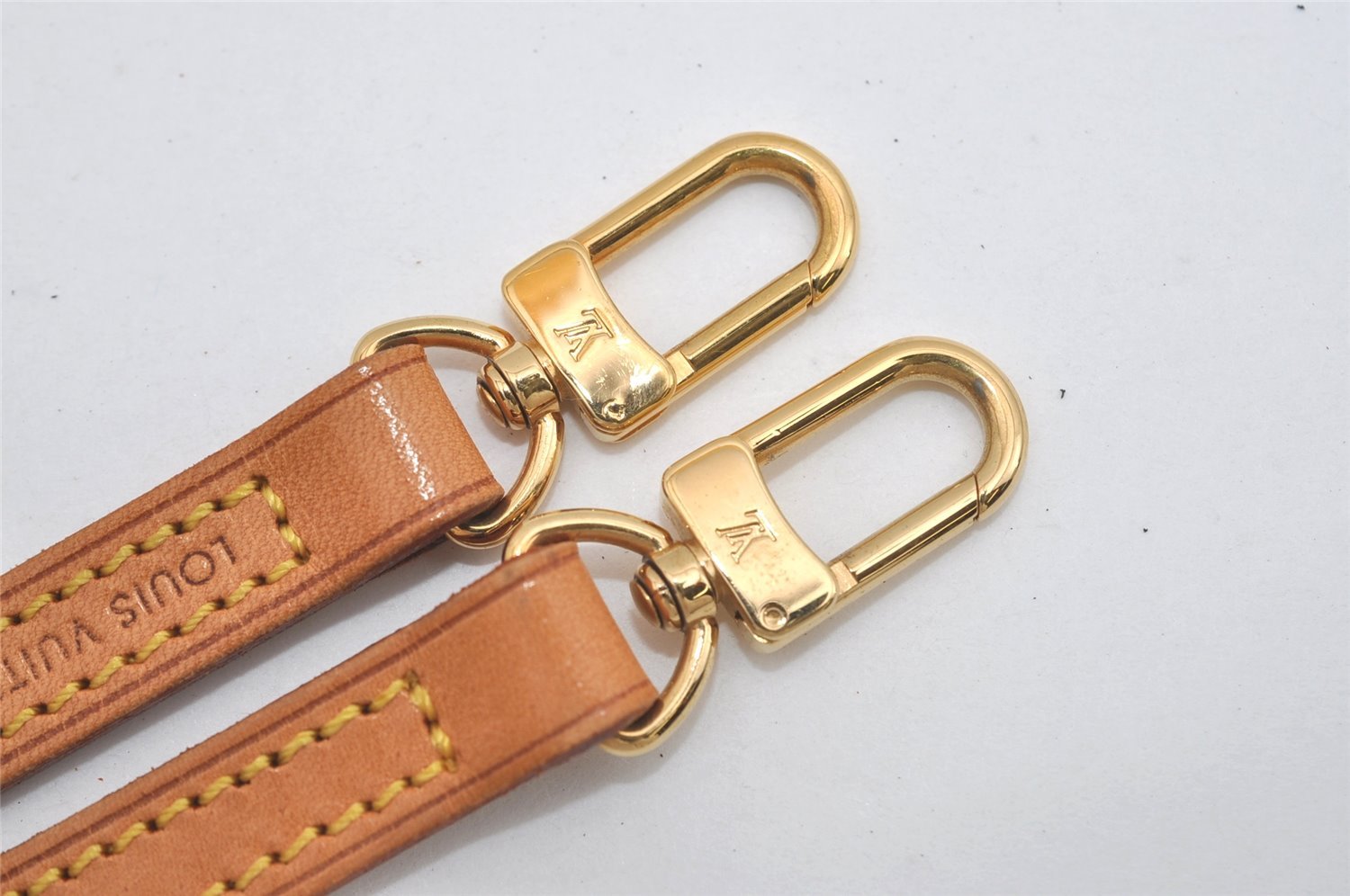 Authentic Louis Vuitton Leather Shoulder Strap Beige 47.2