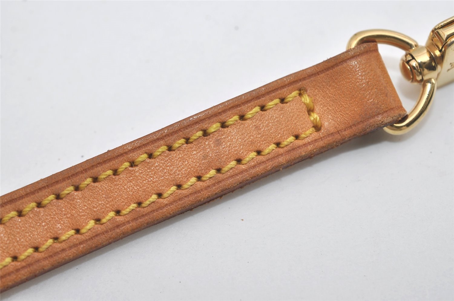 Authentic Louis Vuitton Leather Shoulder Strap Beige 47.2