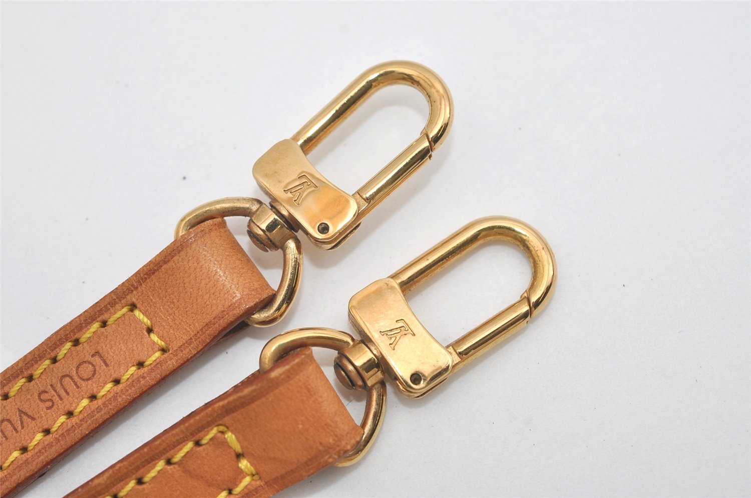 Authentic Louis Vuitton Leather Shoulder Strap Beige 46.9