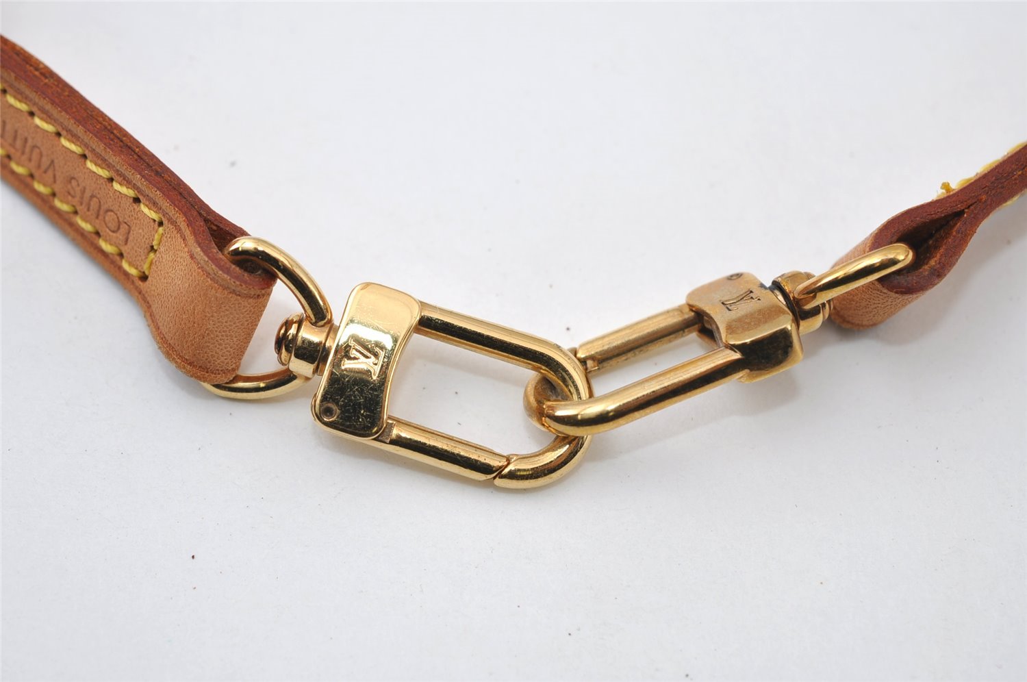 Authentic Louis Vuitton Leather Shoulder Strap Beige 46.9