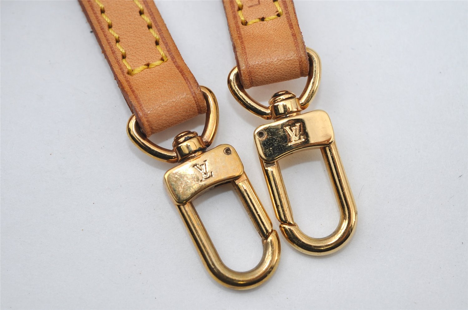 Authentic Louis Vuitton Leather Shoulder Strap Beige 46.9