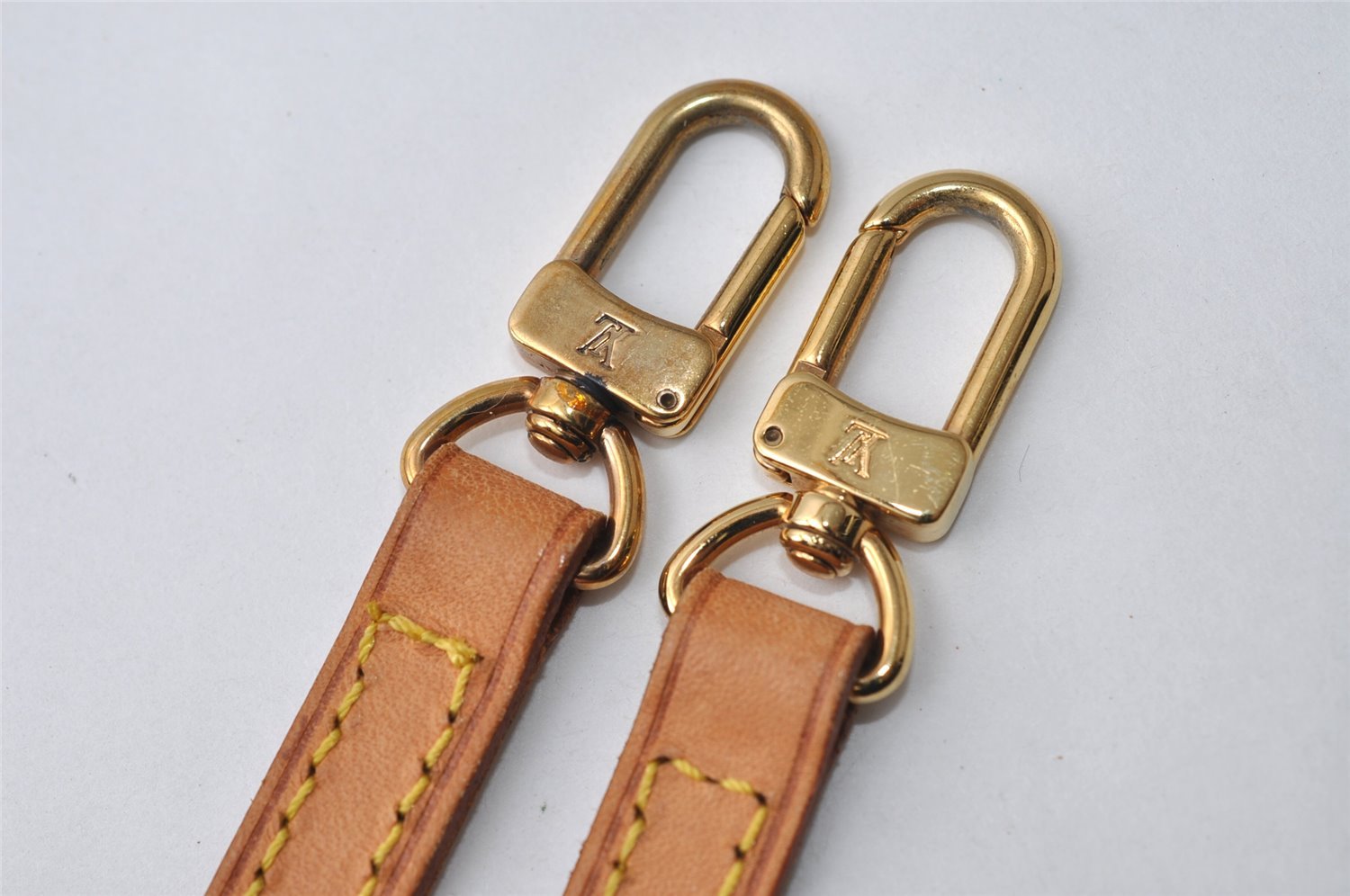 Authentic Louis Vuitton Leather Shoulder Strap Beige 46.9