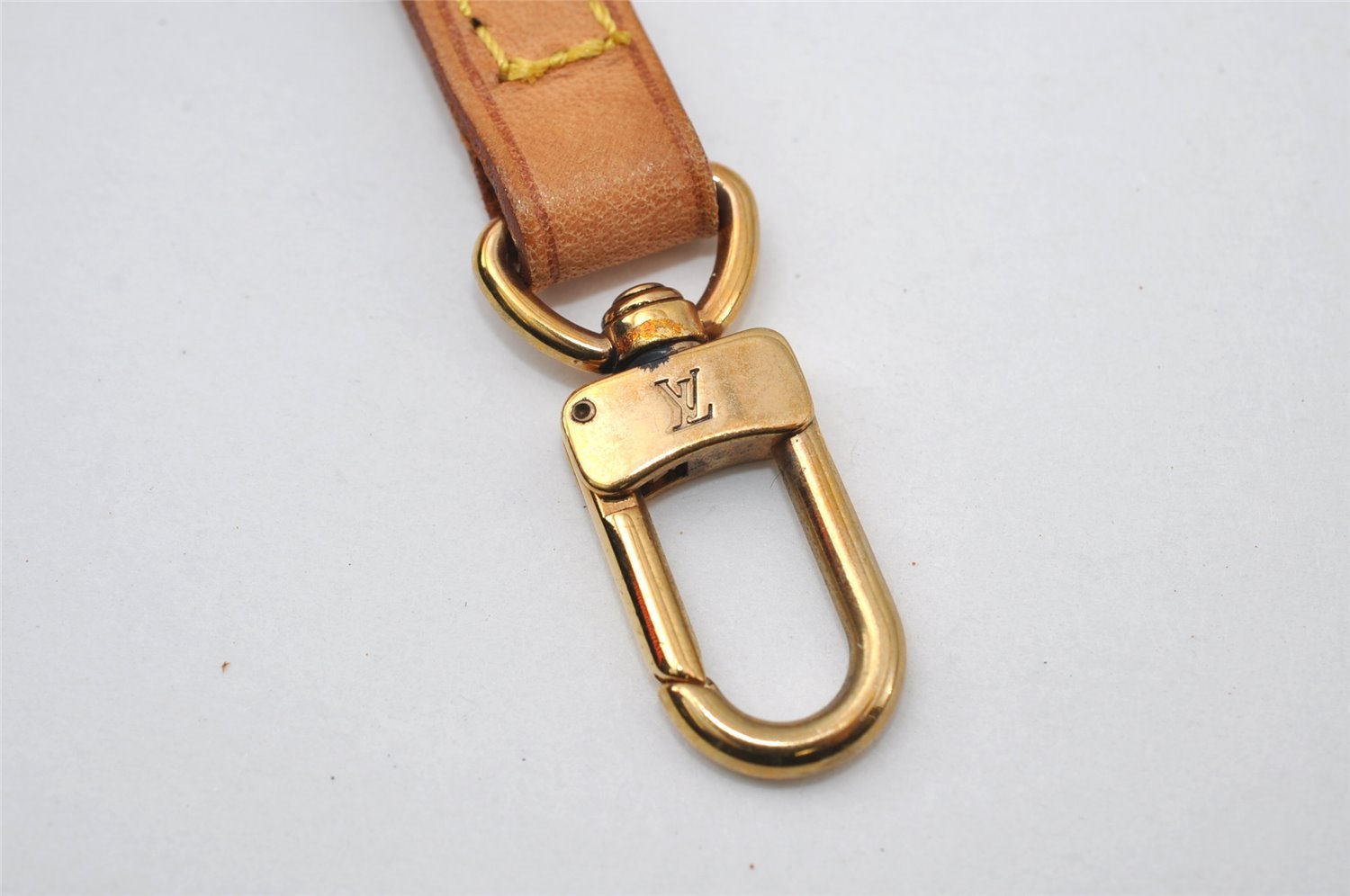 Authentic Louis Vuitton Leather Shoulder Strap Beige 46.9