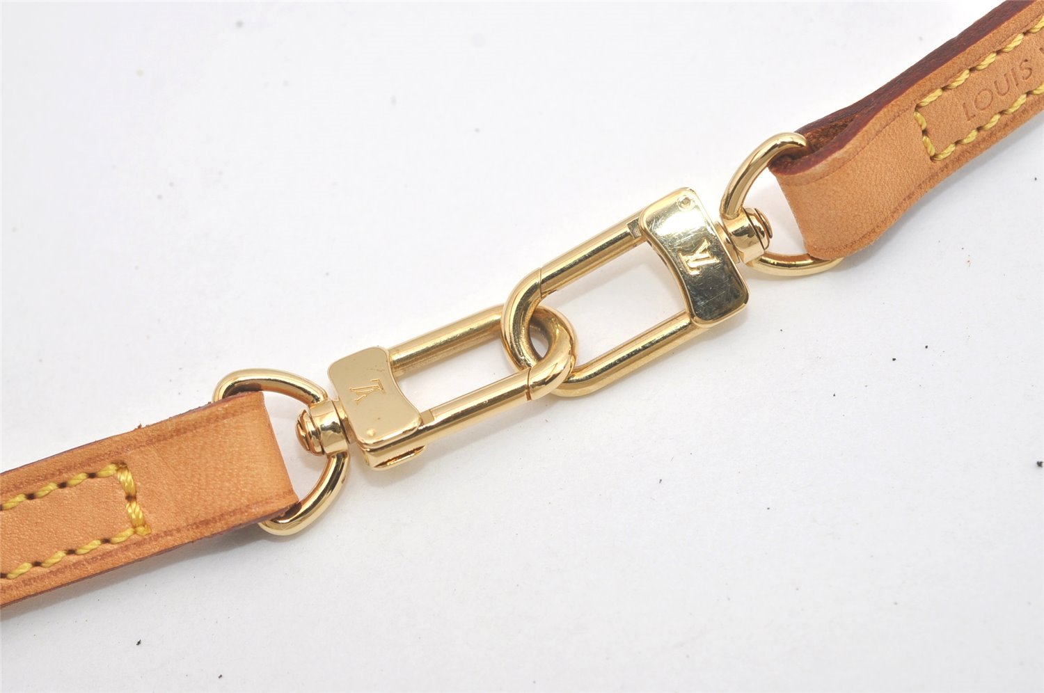 Authentic Louis Vuitton Leather Shoulder Strap Beige 46.9