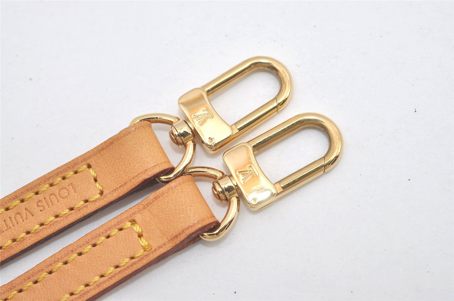 Authentic Louis Vuitton Leather Shoulder Strap Beige 46.9