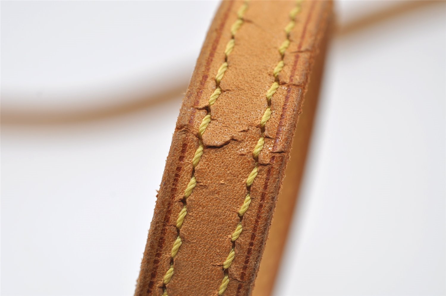 Authentic Louis Vuitton Leather Shoulder Strap Beige 48.4