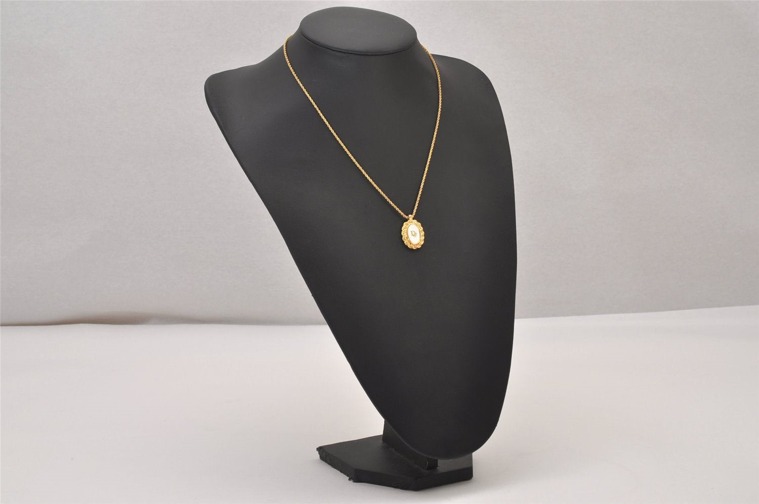 Authentic Christian Dior Gold Tone Chain Pendant Necklace CD 5520I