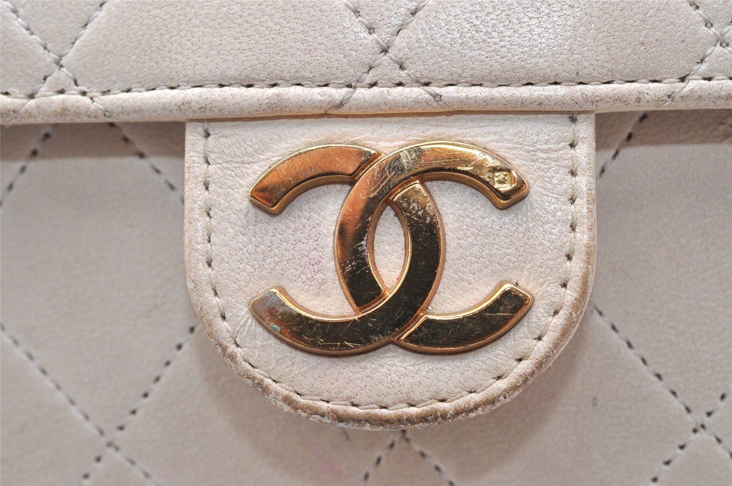 Authentic CHANEL Calf Skin Matelasse Chain Shoulder Bag White CC Junk 5580I