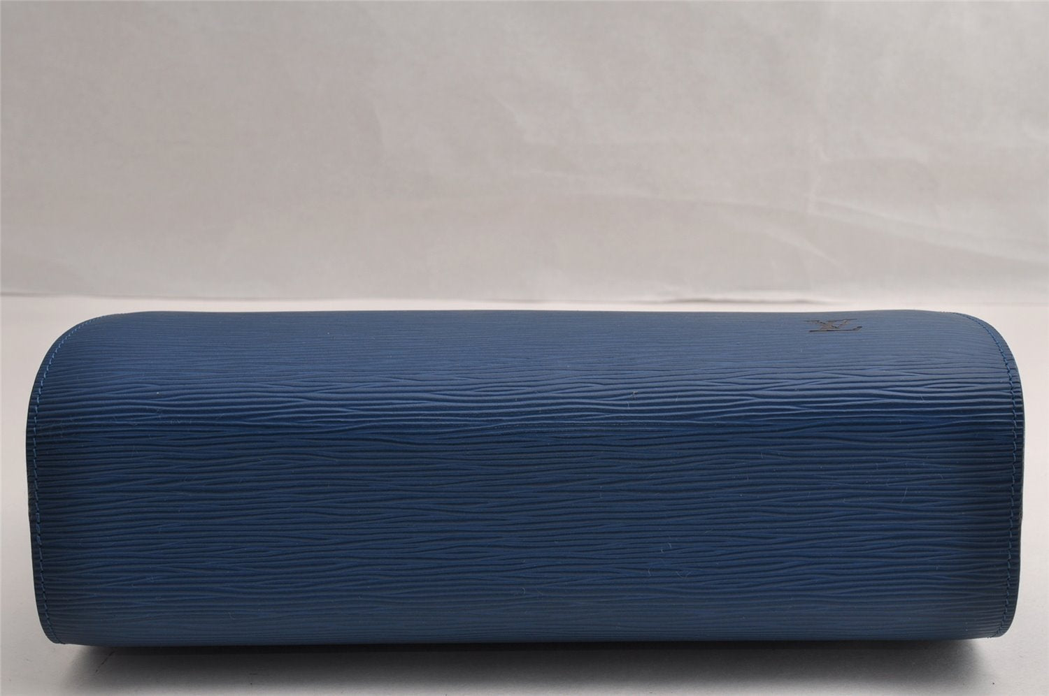 Authentic Louis Vuitton Epi Dauphine GM Cosmetic Pouch Blue M48435 LV 5584I