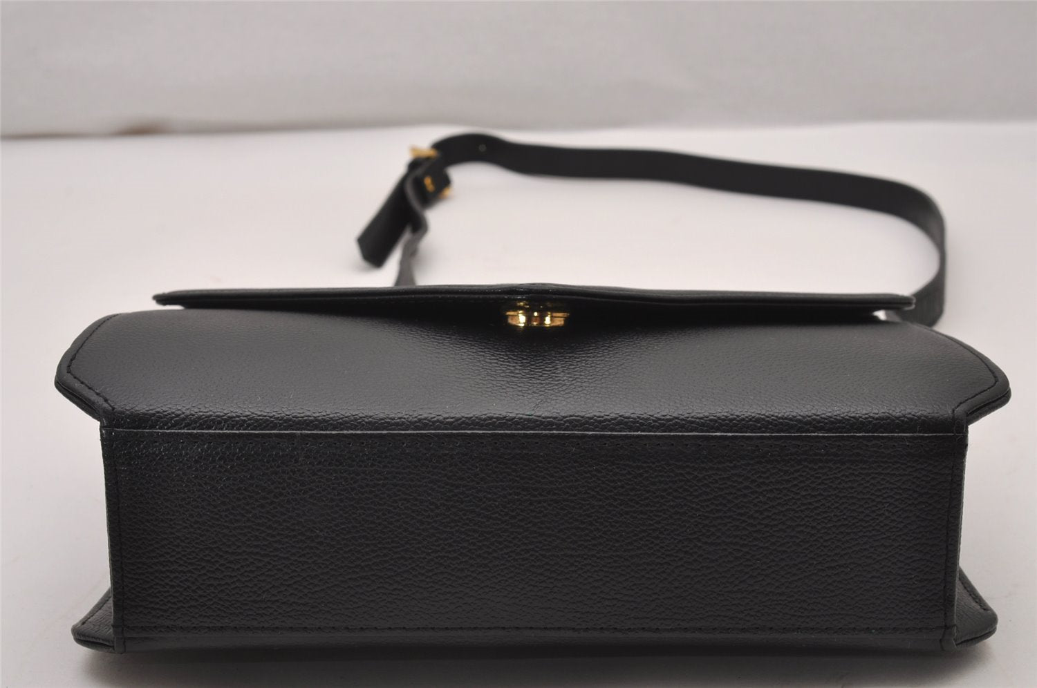 Authentic YVES SAINT LAURENT Shoulder Cross Body Bag Purse Leather Black 5626I