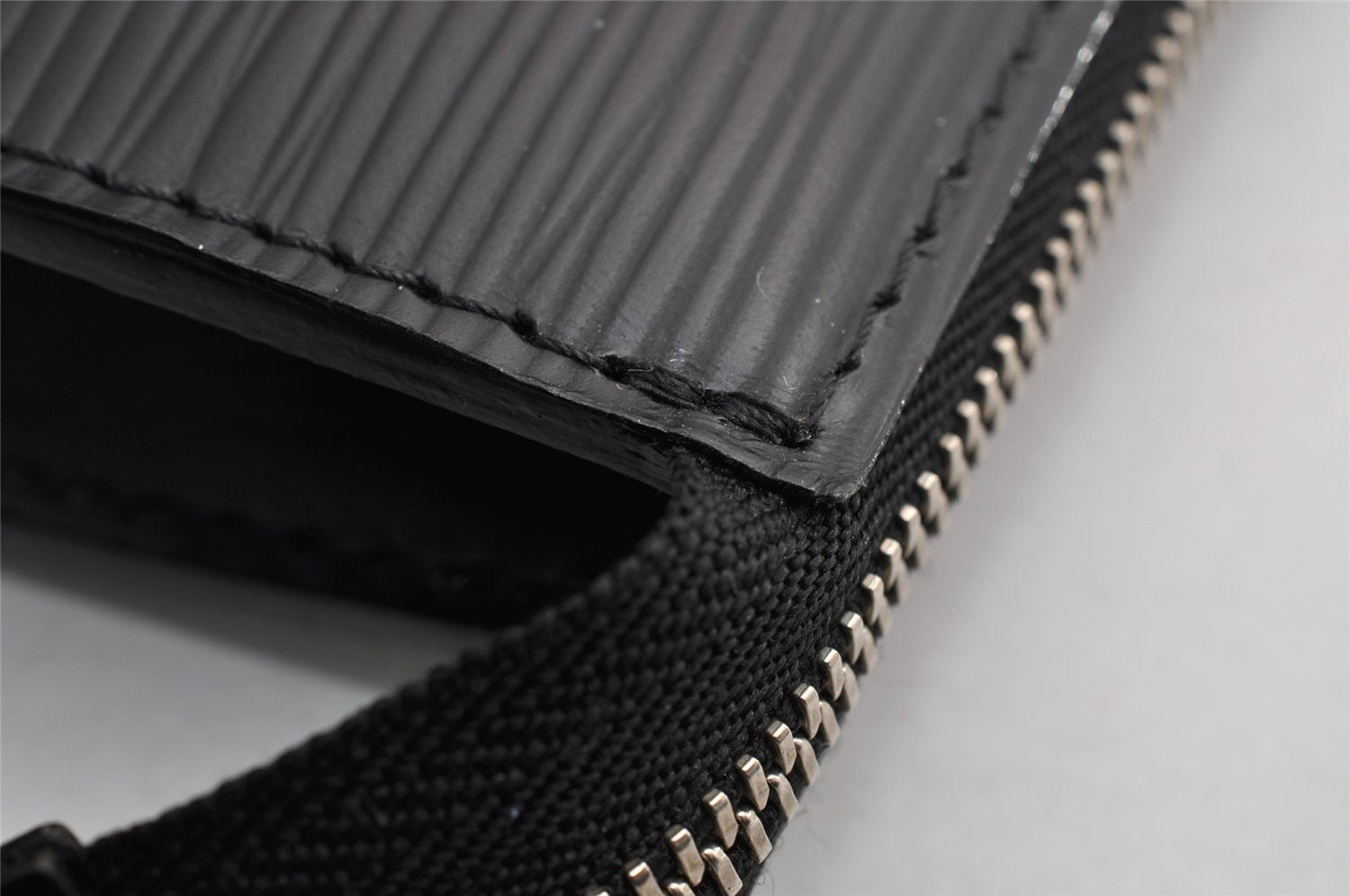 Authentic Louis Vuitton Epi Pochette Accessoires Pouch Black M52942 LV 5633I