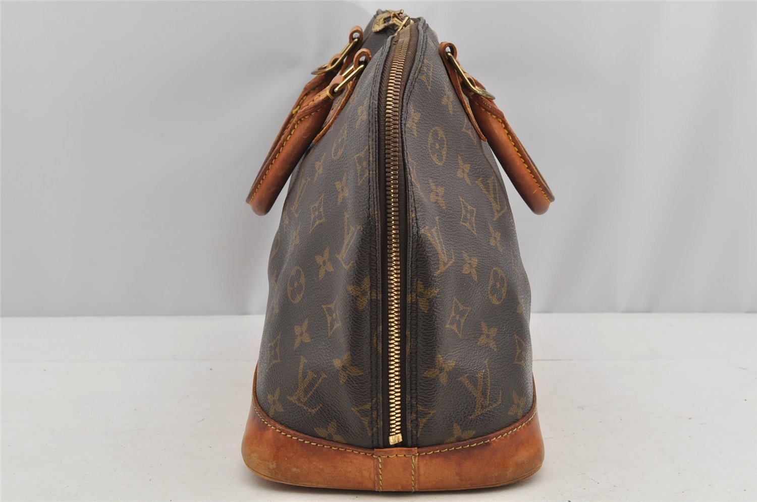 Authentic Louis Vuitton Monogram Alma Hand Bag Purse M51130 LV 5676I