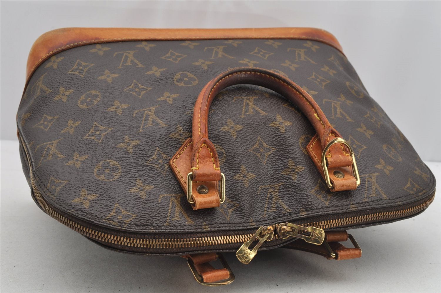 Authentic Louis Vuitton Monogram Alma Hand Bag Purse M51130 LV 5676I