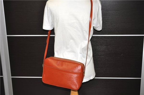 Auth LOUIS VUITTON Epi Trocadero 27 Shoulder Cross Bag Brown M52303 LV 5690C