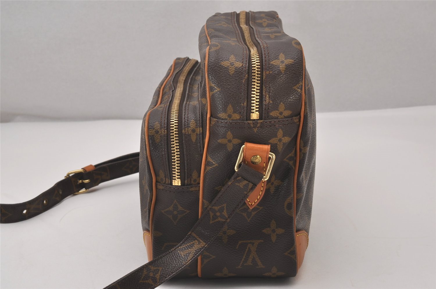 Authentic Louis Vuitton Monogram Nile Shoulder Cross Body Bag M45244 LV 5693I