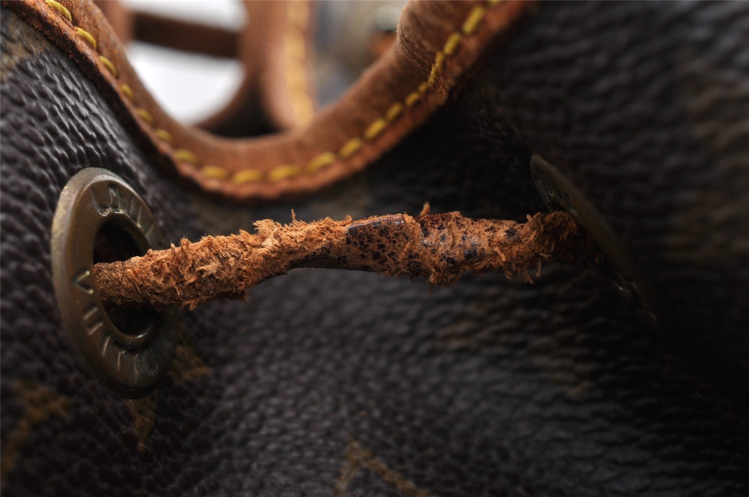 Authentic Louis Vuitton Monogram Petit Noe M42226 Shoulder Drawstring Bag 5696I