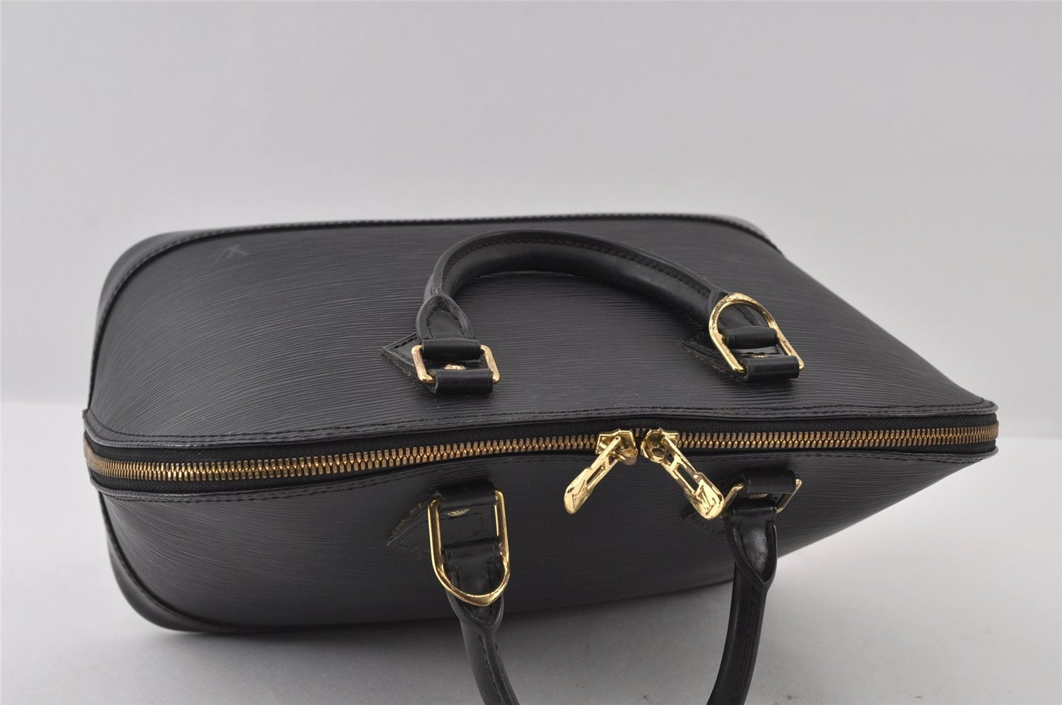 Authentic Louis Vuitton Epi Alma PM Hand Bag Black M40302 LV 5702I