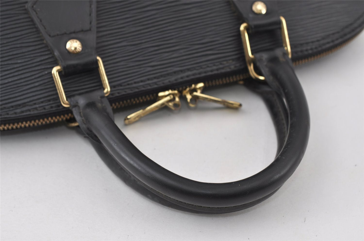 Authentic Louis Vuitton Epi Alma PM Hand Bag Black M40302 LV 5702I