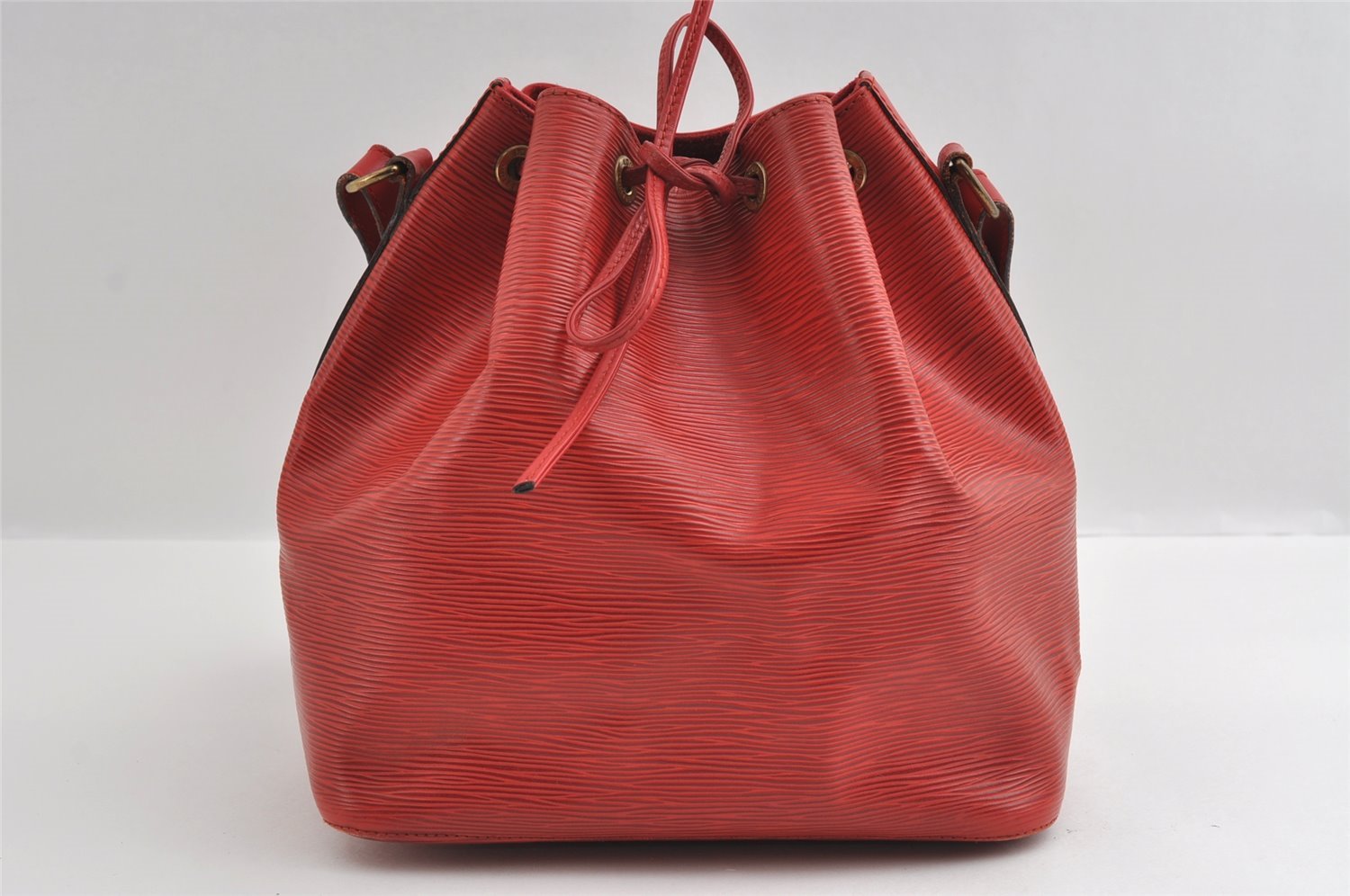 Authentic Louis Vuitton Epi Petit Noe Shoulder Drawstring Bag M44107 Red 5709I