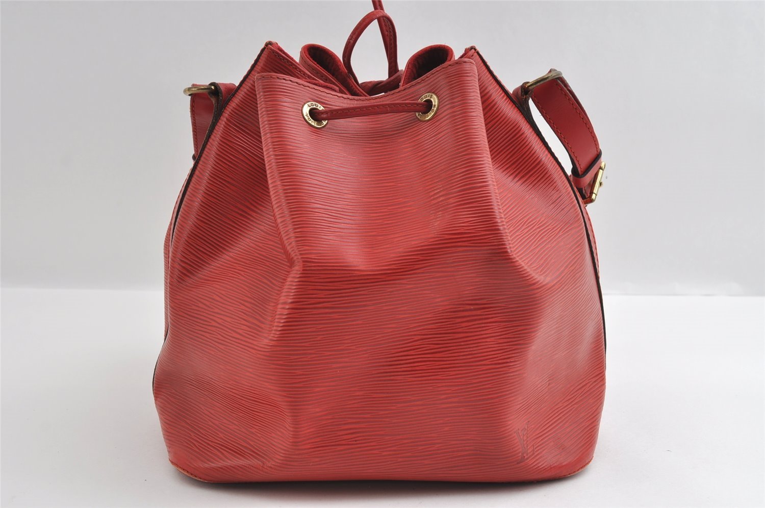 Authentic Louis Vuitton Epi Petit Noe Shoulder Drawstring Bag M44107 Red 5709I