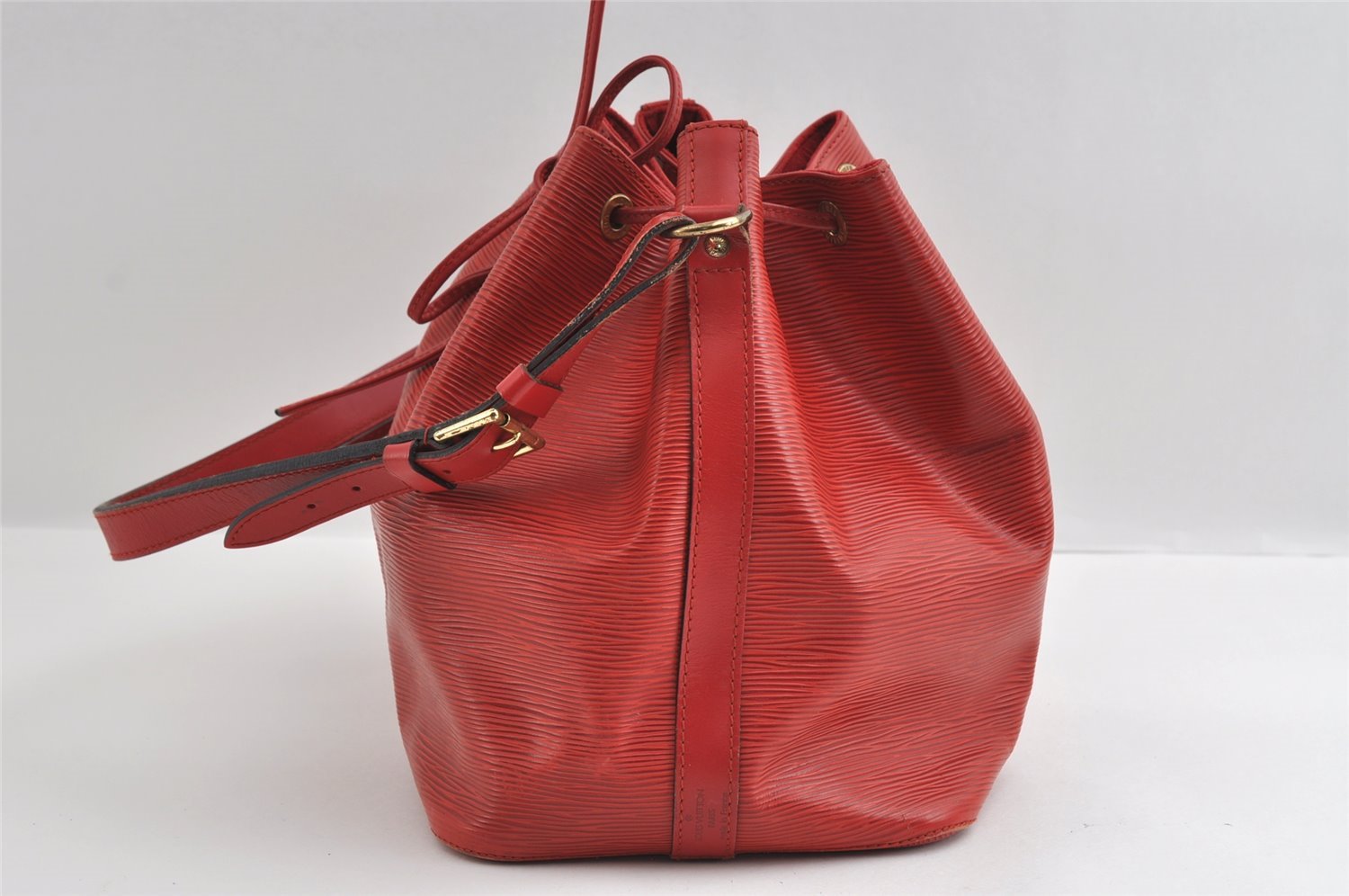 Authentic Louis Vuitton Epi Petit Noe Shoulder Drawstring Bag M44107 Red 5709I