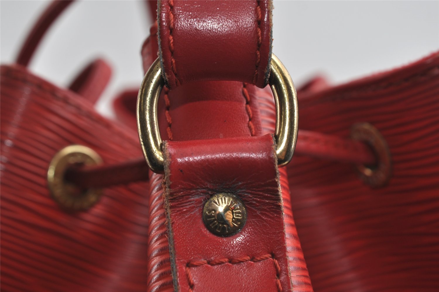 Authentic Louis Vuitton Epi Petit Noe Shoulder Drawstring Bag M44107 Red 5709I