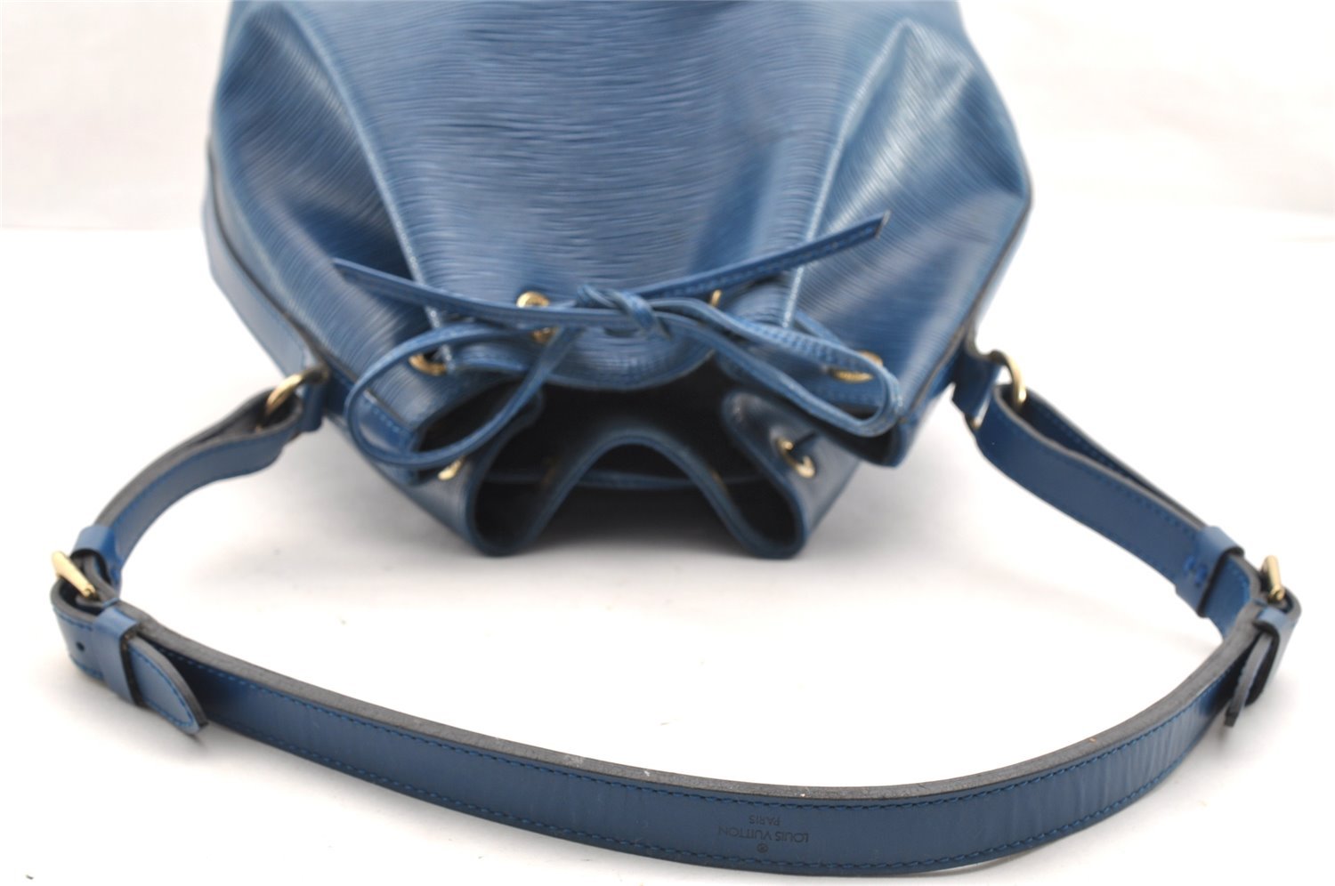 Authentic Louis Vuitton Epi Petit Noe Shoulder Drawstring Bag M44105 Blue 5722I