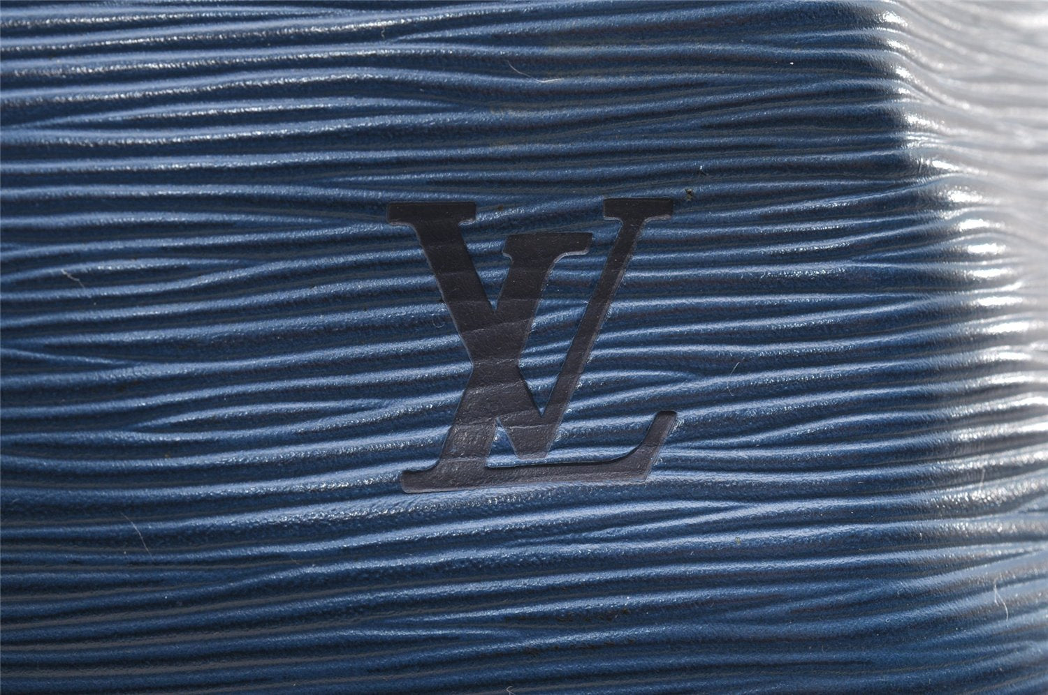 Authentic Louis Vuitton Epi Petit Noe Shoulder Drawstring Bag M44105 Blue 5722I