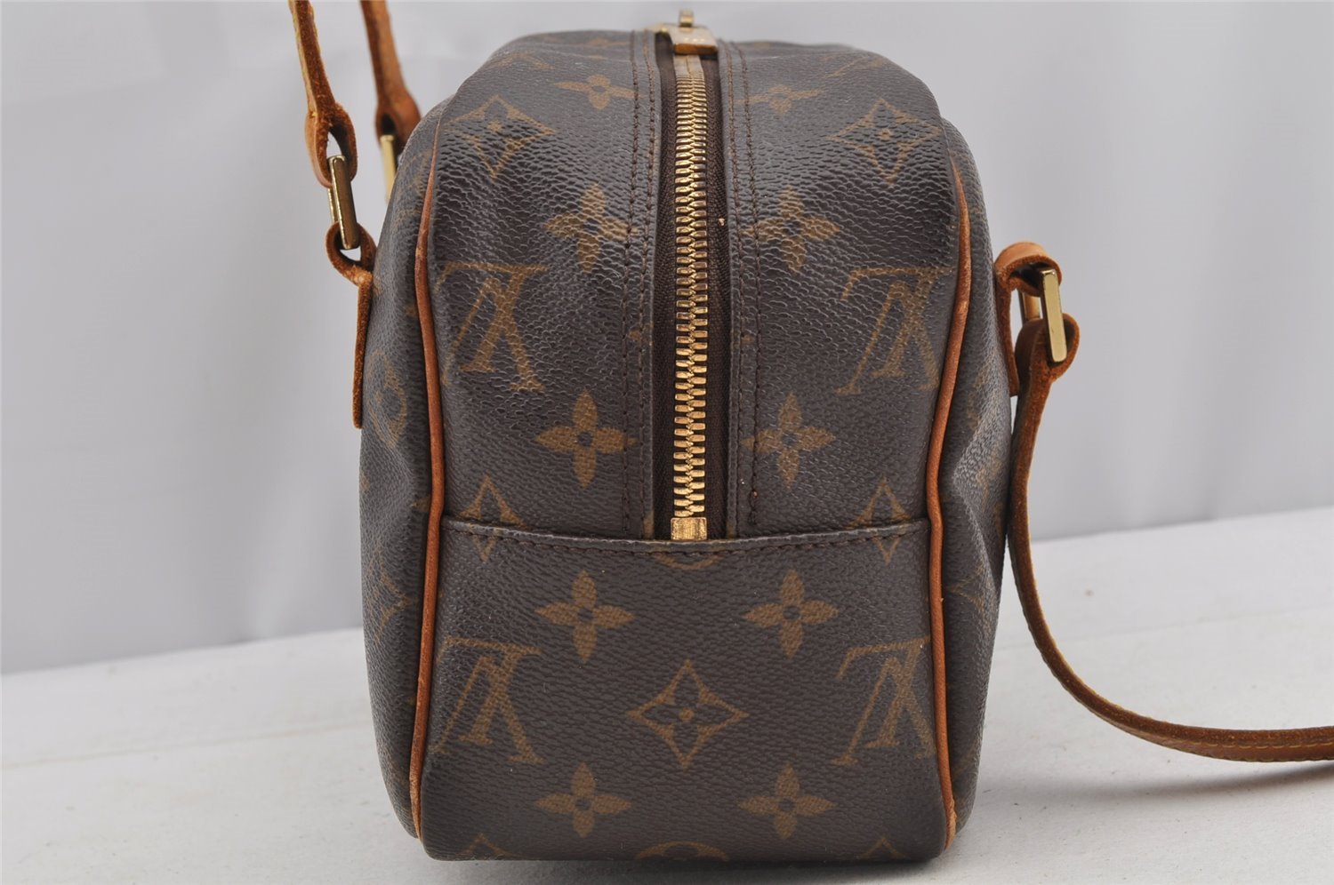 Authentic Louis Vuitton Monogram Cite MM Shoulder Bag M51182 LV Junk 5742I