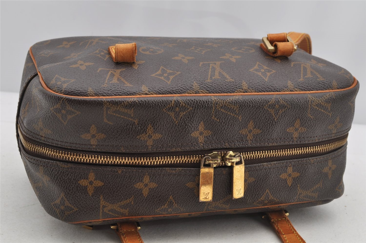 Authentic Louis Vuitton Monogram Cite MM Shoulder Bag M51182 LV Junk 5742I