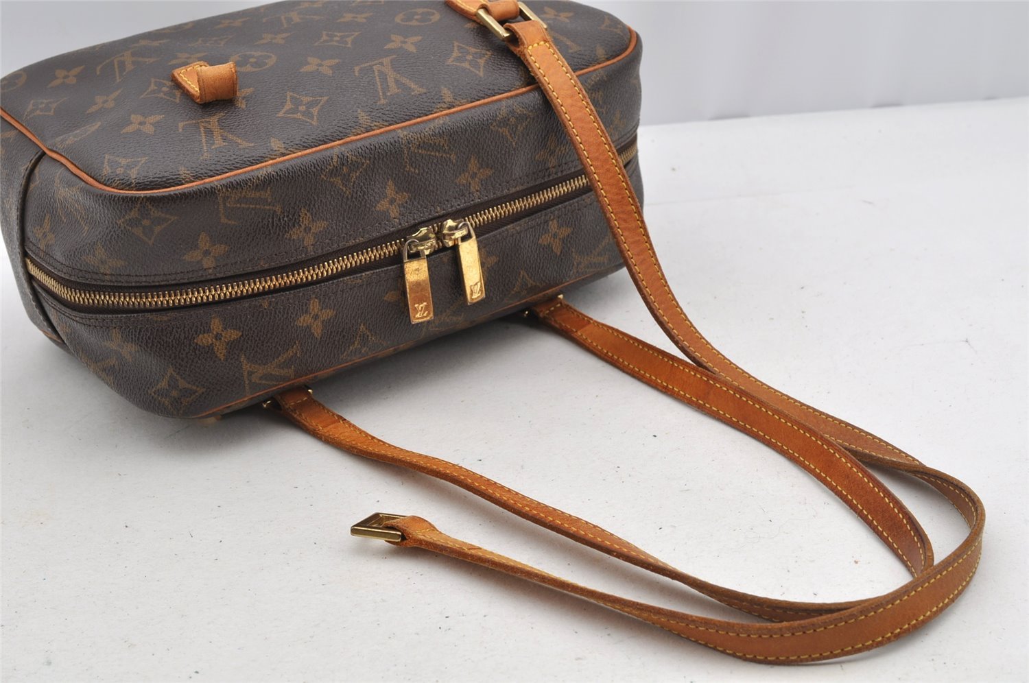 Authentic Louis Vuitton Monogram Cite MM Shoulder Bag M51182 LV Junk 5742I