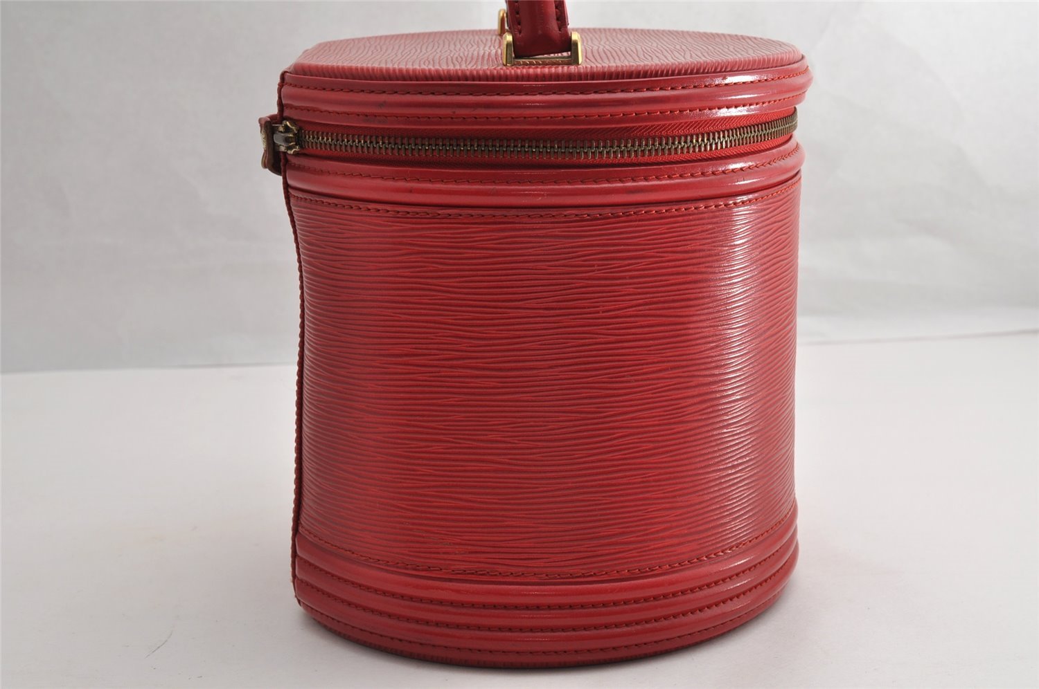 Authentic Louis Vuitton Epi Cannes Red Cosmetic Hand Bag Purse M48037 LV 5744I